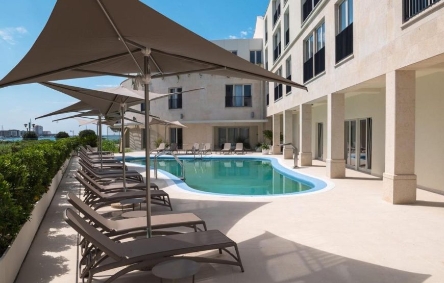 Garden Palace De Lux Pool Apartment