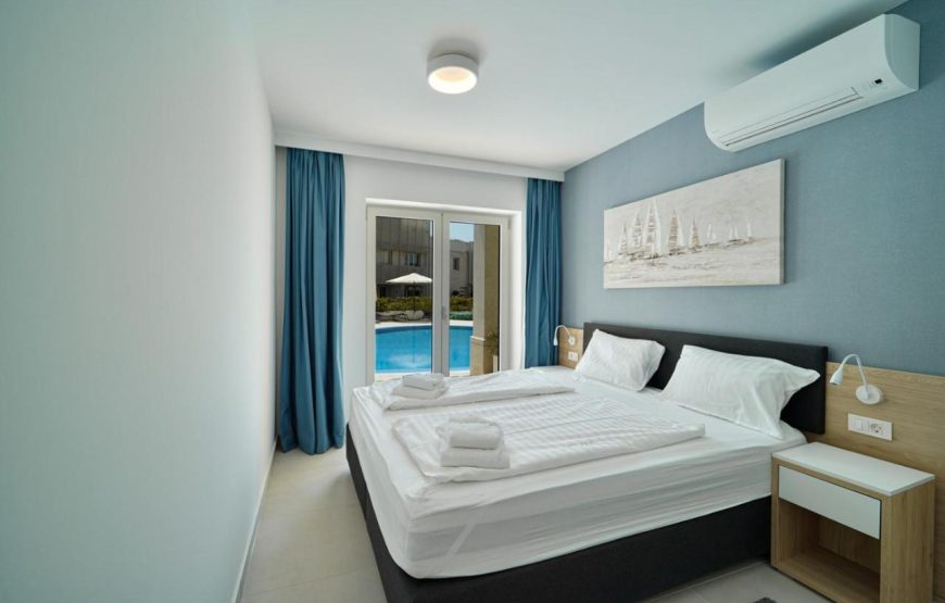 Garden Palace De Lux Pool Apartment