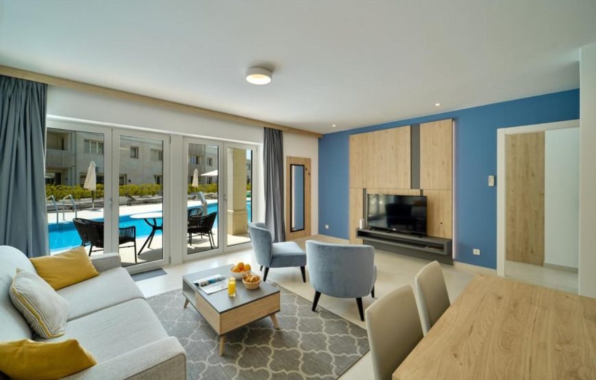 Garden Palace De Lux Pool Apartment